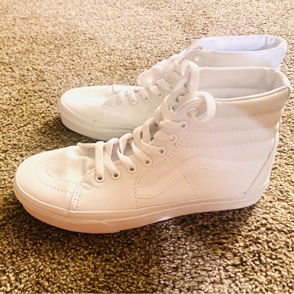 VANS Hi High Top White Canvas Sneakers
Womens size 9/ Men 7.5 NEW - Picture 7 of 8